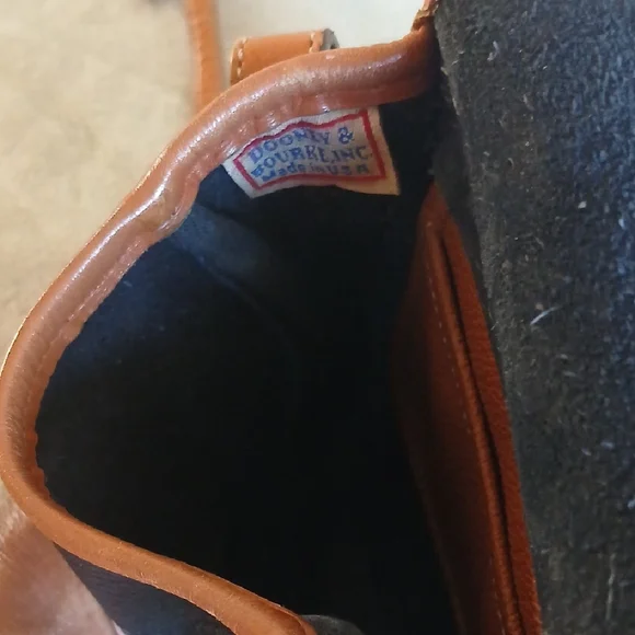 Dooney & Bourke "Big Duck" AWL Crossbody Bag (Vintage) - Picture 4 of 14